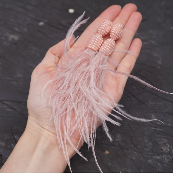 Statement earrings from Colombia made with the Miyuki technique and feathers. - Picture 2 of 3